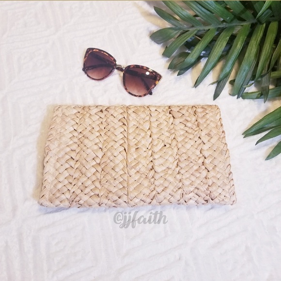 Natural Woven Straw Trendy Clutch - Picture 2 of 7
